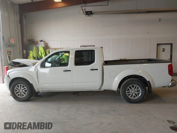 2018 Nissan Frontier SV z VIN 1N6DD0FV7JN718221, wystawiony jako IAAI lot #42118492 z przebiegiem 132 413 mil mil oraz . Historia ofert i sprzedaży dostępna na DreamBid. Obrazek 14.