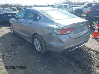 2015 Chrysler 200 Limited z VIN 1C3CCCAB1FN752554, wystawiony jako IAAI lot #41991099 z przebiegiem 105 521 mil mil oraz . Historia ofert i sprzedaży dostępna na DreamBid. Obrazek 6.