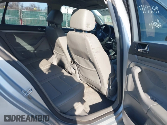 2005 Volkswagen Jetta 2.5L with VIN 3VWSF71K95M638944, listed as a IAAI auction lot 41733119 with 249,370 mi miles and . Bid and sale history available at DreamBid. Image 8.