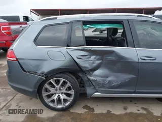 2019 Volkswagen Golf S z VIN 3VWH17AU1KM505617, wystawiony jako IAAI lot #41659236 z przebiegiem 37 964 mil mil oraz . Historia ofert i sprzedaży dostępna na DreamBid. Obrazek 6.