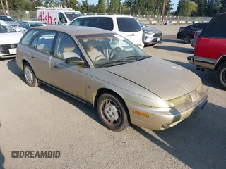 1996 Saturn SW z VIN 1G8ZK8270TZ292057, wystawiony jako IAAI lot #42100826 z przebiegiem 207 561 mil mil oraz . Historia ofert i sprzedaży dostępna na DreamBid. Obrazek 1.