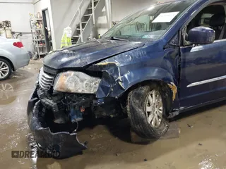 2016 Chrysler Town & Country Touring with VIN 2C4RC1BG8GR194307, listed as a IAAI auction lot 41515423 with 84,930 mi miles. Bid and sale history available at carsss.com. Image 6.