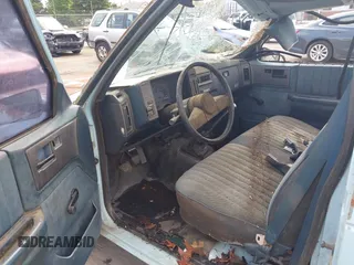 1991 Chevrolet Colorado 1LT z VIN 1GCCS14E7M8105645, wystawiony jako IAAI lot #42379685 z przebiegiem 106 778 mil mil oraz . Historia ofert i sprzedaży dostępna na DreamBid. Obrazek 5.