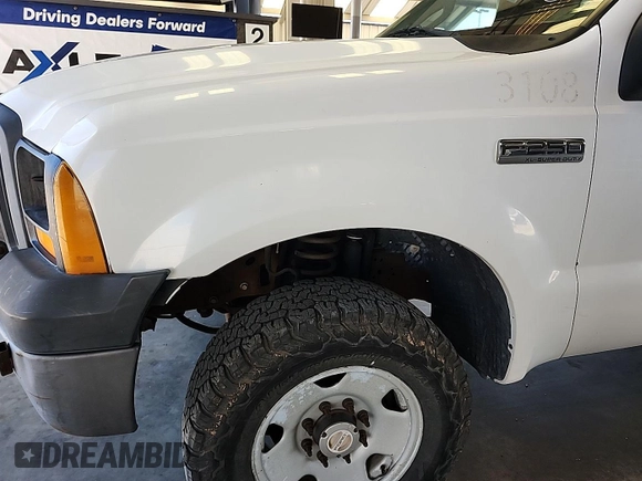 2007 Ford F-250 XL z VIN 1FTNF21517EB22731, wystawiony jako IAAI lot #42563444 z przebiegiem 165 792 mil mil oraz . Historia ofert i sprzedaży dostępna na DreamBid. Obrazek 10.