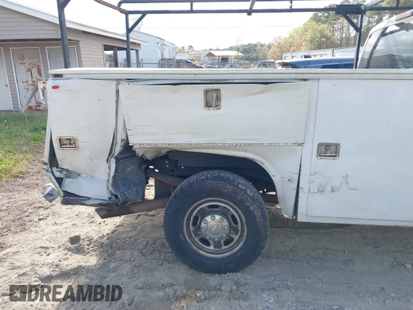 2011 Ford Super Duty F-250 SRW XL with VIN 1FDBF2B66BEC47481, listed as a IAAI auction lot 41893491 with 306,160 mi miles. Bid and sale history available at carsss.com. Image 6.