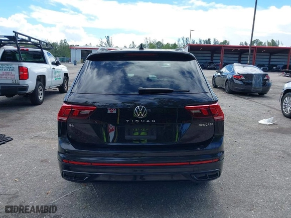 2022 Volkswagen Tiguan SE R-Line Black with VIN 3VVCB7AX9NM054351, listed as a IAAI auction lot 41665235 with 30,971 mi miles. Bid and sale history available at carsss.com. Image 16.