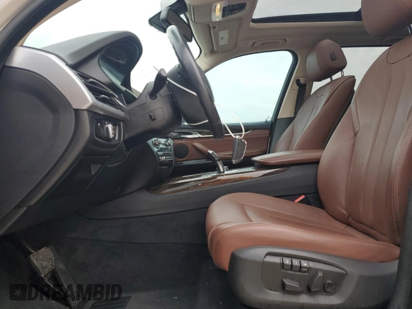 2014 BMW X5 xDrive35d with VIN 5UXKS4C54E0J96015, listed as a Copart auction lot 48304045 with 101,945 mi miles and Salvage Title. Bid and sale history available at carsss.com. Image 7.