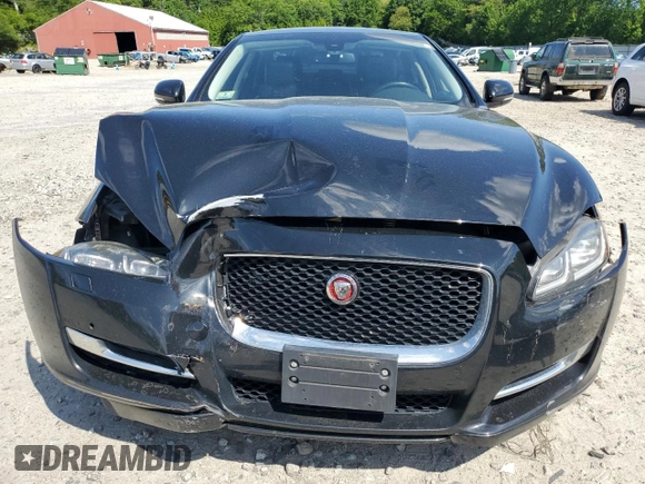 2016 Jaguar XJ R-Sport z VIN SAJWJ1CD8G8V95608, wystawiony jako Copart lot #59103615 z przebiegiem 119 066 mil mil oraz Szkoda całkowita • Salvage title. Historia ofert i sprzedaży dostępna na DreamBid. Obrazek 5.