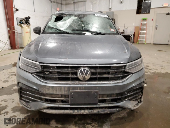 2022 Volkswagen Tiguan SE R-Line Black with VIN 3VV8B7AX3NM095130, listed as a Copart auction lot 88801635 with 49,465 mi miles and Salvage Title. Bid and sale history available at DreamBid. Image 5.