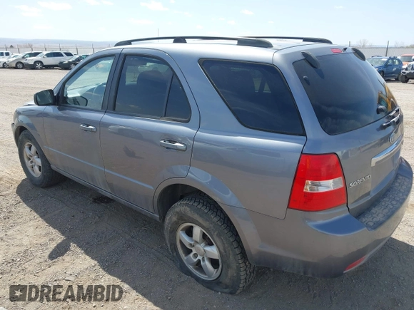 2008 Kia Sorento LX z VIN KNDJC735885836309, wystawiony jako IAAI lot #41972002 z przebiegiem 199 357 mil mil oraz . Historia ofert i sprzedaży dostępna na DreamBid. Obrazek 3.