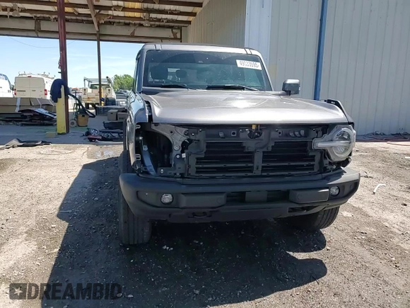 2023 Ford Bronco z VIN 1FMDE5BH4PLA99848, wystawiony jako Copart lot #49833595 z przebiegiem 29 101 mil mil oraz Szkody całkowita. Historia ofert i sprzedaży dostępna na DreamBid. Obrazek 15.