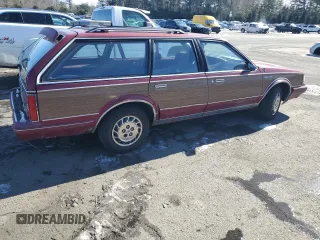 1993 Oldsmobile Cutlass z VIN 1G3AJ85N8P6362475, wystawiony jako Copart lot #45789795 z przebiegiem 103 756 mil mil oraz Tytuł czysty. Historia ofert i sprzedaży dostępna na DreamBid. Obrazek 3.