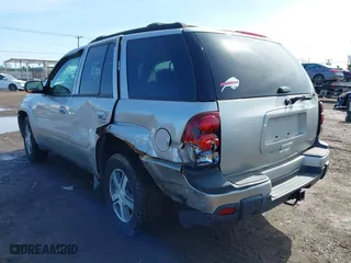 2005 Chevrolet TrailBlazer LT with VIN 1GNDT13S152261782, listed as a IAAI auction lot 41963416 with 125,041 mi miles. Bid and sale history available at carsss.com. Image 3.