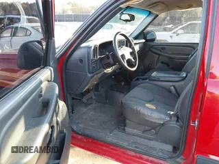 2005 Chevrolet Silverado 1500 Z71 z VIN 1GCEK19Z15Z309289, wystawiony jako IAAI lot #41884986 z przebiegiem 230 941 mil mil oraz . Historia ofert i sprzedaży dostępna na DreamBid. Obrazek 5.