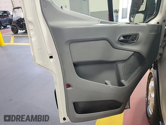 2019 Ford Transit z VIN 1FTYE1YM9KKA69150, wystawiony jako IAAI lot #42723249 z przebiegiem 226 890 mil mil oraz . Historia ofert i sprzedaży dostępna na DreamBid. Obrazek 15.