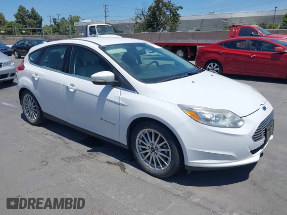 2014 Ford Focus Electric z VIN 1FADP3R42EL393337, wystawiony jako IAAI lot #42365836 z przebiegiem 14 593 mil mil oraz . Historia ofert i sprzedaży dostępna na DreamBid. Obrazek 1.