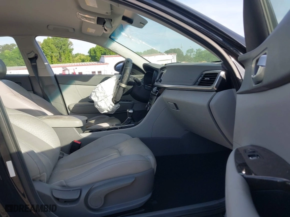 2016 Kia Optima EX with VIN 5XXGU4L3XGG033323, listed as a IAAI auction lot 42088998 with 134,686 mi miles. Bid and sale history available at carsss.com. Image 5.
