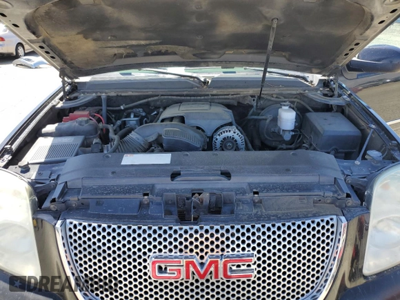 2011 GMC Yukon XL Denali z VIN 1GKS2MEF9BR321013, wystawiony jako Copart lot #57113565 z przebiegiem 178 497 mil mil oraz Tytuł czysty. Historia ofert i sprzedaży dostępna na DreamBid. Obrazek 12.