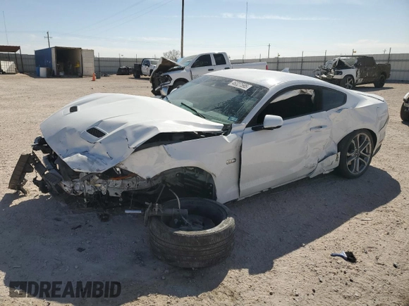 2021 Ford Mustang GT z VIN 1FA6P8CF2M5117291, wystawiony jako Copart lot #46327595 z przebiegiem Nie podano mil oraz Szkody całkowita. Historia ofert i sprzedaży dostępna na DreamBid. Obrazek 1.