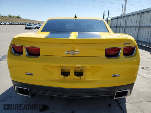 2010 Chevrolet Camaro 2SS z VIN 2G1FK1EJ5A9128567, wystawiony jako Copart lot #55323215 z przebiegiem 40 219 mil mil oraz Szkody całkowita. Historia ofert i sprzedaży dostępna na DreamBid. Obrazek 6.