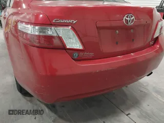 2007 Toyota Camry z VIN 4T1BB46K97U002556, wystawiony jako IAAI lot #42191026 z przebiegiem 255 391 mil mil oraz . Historia ofert i sprzedaży dostępna na DreamBid. Obrazek 6.