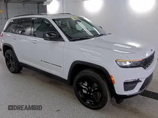 2024 Jeep Grand Cherokee Limited z VIN 1C4RJHBG2R8622210, wystawiony jako IAAI lot #42200314 z przebiegiem 11 721 mil mil oraz . Historia ofert i sprzedaży dostępna na DreamBid. Obrazek 1.