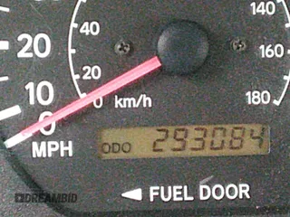 2000 Toyota Sienna LE with VIN 4T3ZF13C8YU209477, listed as a IAAI auction lot 41952970 with 293,084 mi miles. Bid and sale history available at carsss.com. Image 16.