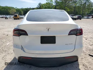 2020 Tesla Model Y Long Range z VIN 5YJYGDEEXLF043910, wystawiony jako Copart lot #54007745 z przebiegiem 102 974 mil mil oraz Szkoda całkowita • Salvage title. Historia ofert i sprzedaży dostępna na DreamBid. Obrazek 6.