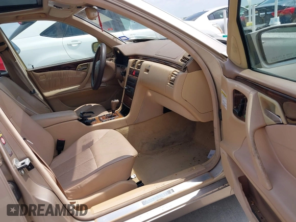 2000 Mercedes-Benz E-Class with VIN WDBJF82JXYX035704, listed as a IAAI auction lot 42045969 with 1 mi miles. Bid and sale history available at carsss.com. Image 5.