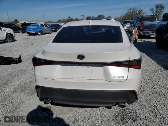 2024 Lexus IS 300 z VIN JTHCA1D20R5129947, wystawiony jako Copart lot #43043795 z przebiegiem 9 339 mil mil oraz Szkoda całkowita • Salvage title. Historia ofert i sprzedaży dostępna na DreamBid. Obrazek 6.