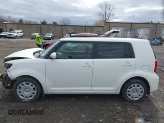 2015 Scion xB with VIN JTLZE4FE3FJ075012, listed as a IAAI auction lot 41902180 with 88,104 mi miles. Bid and sale history available at carsss.com. Image 15.