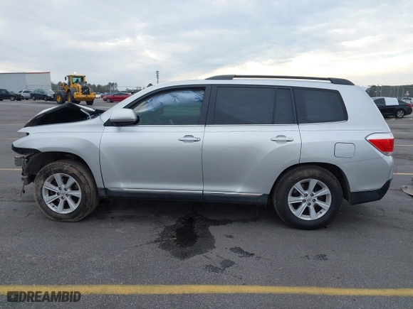 2013 Toyota Highlander with VIN 5TDZK3EH0DS111944, listed as a IAAI auction lot 41399844 with 54,696 mi miles. Bid and sale history available at carsss.com. Image 15.