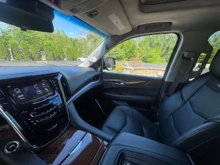 2017 Cadillac Escalade ESV Luxury z VIN 1GYS4HKJ8HR274470, wystawiony jako Copart lot #58011535 z przebiegiem 211 524 mil mil oraz Czysty tytuł • Clean title. Historia ofert i sprzedaży dostępna na DreamBid. Obrazek 10.