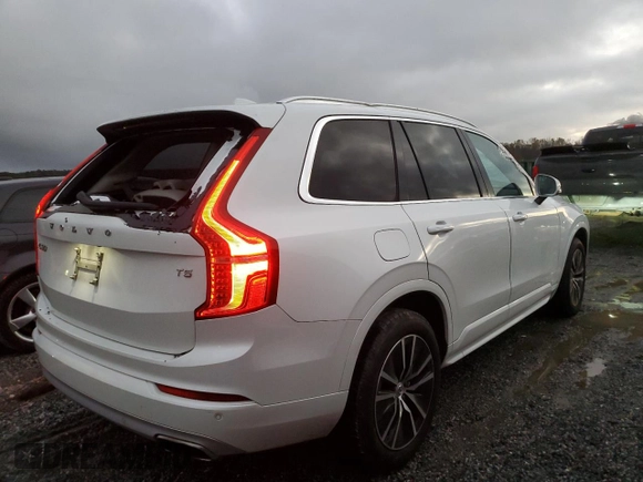 2020 Volvo XC90 Momentum with VIN YV4102CK4L1598280, listed as a Copart auction lot 79330254 with 61,206 mi miles and Clean Title. Bid and sale history available at carsss.com. Image 3.