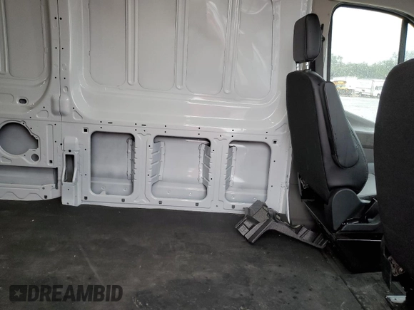 2024 Ford Transit с VIN 1FTBW2C88RKB57667, выставлен на аукционе Copart как лот 60799105 с пробегом 5 238 миль миль и Списание • Salvage title. История ставок и продаж доступна на DreamBid. Изображение 11.