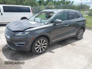2019 Lincoln MKC Reserve z VIN 5LMCJ3C99KUL03532, wystawiony jako IAAI lot #42595874 z przebiegiem 80 875 mil mil oraz . Historia ofert i sprzedaży dostępna na DreamBid. Obrazek 17.