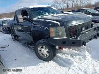 2008 Chevrolet Silverado 1500 LT w/1LT with VIN 3GCEK13JX8G294329, listed as a IAAI auction lot 41591010 with 246,781 mi miles. Bid and sale history available at carsss.com. Image 1.