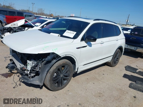 2022 Volkswagen Tiguan SE R-Line Black with VIN 3VVCB7AX4NM165115, listed as a IAAI auction lot 41624320 with 18,074 mi miles and . Bid and sale history available at DreamBid. Image 17.