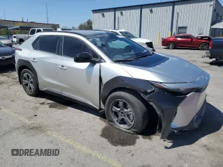 2024 Toyota bZ4X XLE z VIN JTMABACAXRA056625, wystawiony jako Copart lot #55645155 z przebiegiem 18 835 mil mil oraz Szkoda całkowita • Salvage title. Historia ofert i sprzedaży dostępna na DreamBid. Obrazek 4.
