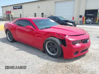 2013 Chevrolet Camaro LS z VIN 2G1FA1E32D9199332, wystawiony jako IAAI lot #42071419 z przebiegiem 215 102 mil mil oraz . Historia ofert i sprzedaży dostępna na DreamBid. Obrazek 1.