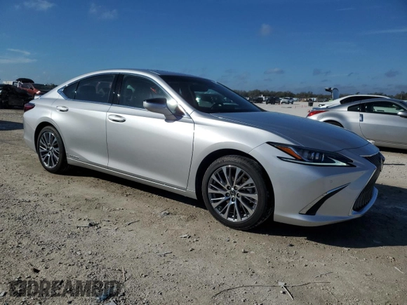 2021 Lexus ES with VIN 58ADA1C16MU006042, listed as a Copart auction lot 42586155 with 9,317 mi miles and Non Repairable. Bid and sale history available at carsss.com. Image 4.