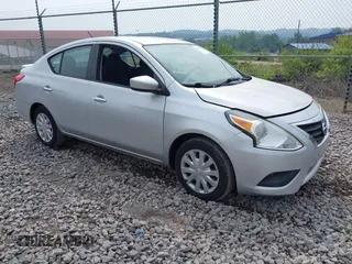 2017 Nissan Versa SV z VIN 3N1CN7APXHK432119, wystawiony jako IAAI lot #42502091 z przebiegiem 112 926 mil mil oraz . Historia ofert i sprzedaży dostępna na DreamBid. Obrazek 1.