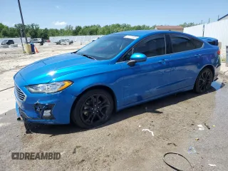 2020 Ford Fusion SE z VIN 3FA6P0HDXLR103823, wystawiony jako Copart lot #57171385 z przebiegiem 54 748 mil mil oraz Szkoda całkowita • Salvage title. Historia ofert i sprzedaży dostępna na DreamBid. Obrazek 1.
