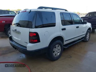 2006 Ford Explorer XLS with VIN 1FMEU62EX6ZA02330, listed as a IAAI auction lot 41981901 with 215,299 mi miles. Bid and sale history available at carsss.com. Image 4.