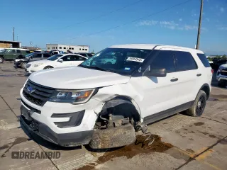 2018 Ford Police Interceptor Utility z VIN 1FM5K8AR0JGA72641, wystawiony jako Copart lot #54064545 z przebiegiem 104 638 mil mil oraz Szkody całkowita. Historia ofert i sprzedaży dostępna na DreamBid. Obrazek 1.
