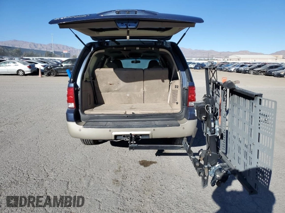 2006 Ford Expedition Eddie Bauer with VIN 1FMFU18506LA70881, listed as a Copart auction lot 84302544 with 140,247 mi miles and Salvage Title. Bid and sale history available at carsss.com. Image 6.