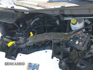2021 Ford Transit z VIN 1FTBR1YG6MKA39997, wystawiony jako IAAI lot #42228463 z przebiegiem 38 559 mil mil oraz . Historia ofert i sprzedaży dostępna na DreamBid. Obrazek 20.