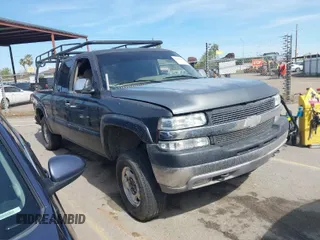 2001 Chevrolet Silverado 1500 LS with VIN 2GCEC19T611403745, listed as a IAAI auction lot 41840485 with 275,176 mi miles. Bid and sale history available at carsss.com. Image 1.