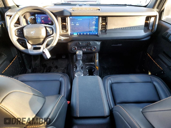 2024 Ford Bronco Badlands z VIN 1FMEE9BP1RLA20321, wystawiony jako Copart lot #42357405 z przebiegiem 8 327 mil mil oraz Szkoda całkowita • Salvage title. Historia ofert i sprzedaży dostępna na DreamBid. Obrazek 8.