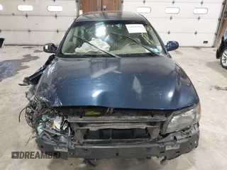 2002 Volvo V70 with VIN YV1SW61R721181578, listed as a IAAI auction lot 41620282 with 260,803 mi miles. Bid and sale history available at carsss.com. Image 12.